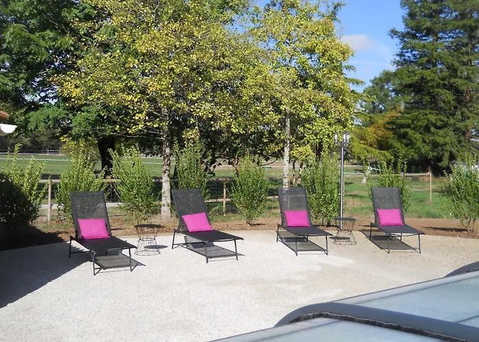 לינה וארוחת בוקר Le Marais Picotin