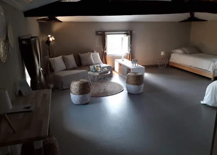 לינה וארוחת בוקר Le Marais Picotin