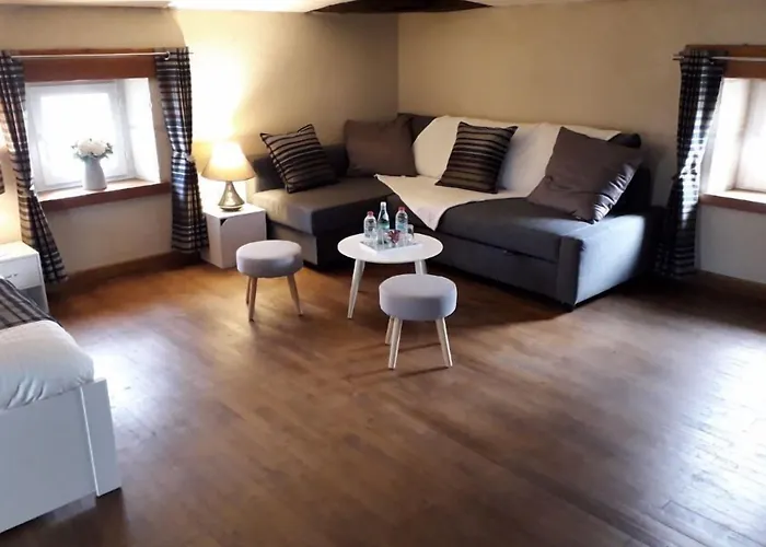 לינה וארוחת בוקר Le Marais Picotin 3*