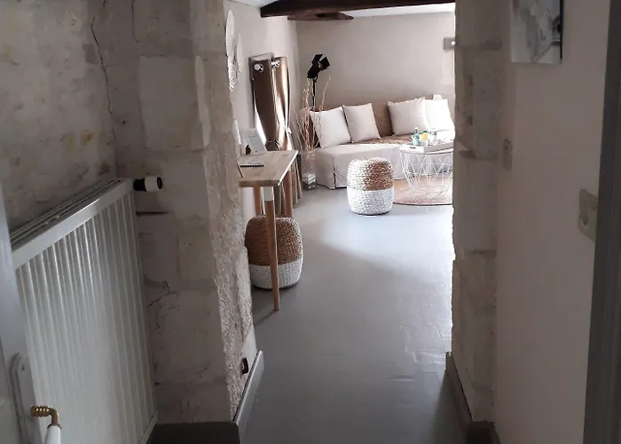 לינה וארוחת בוקר Le Marais Picotin 3*